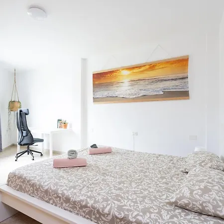 136 By Sunkeyrents * Alcala (Tenerife)